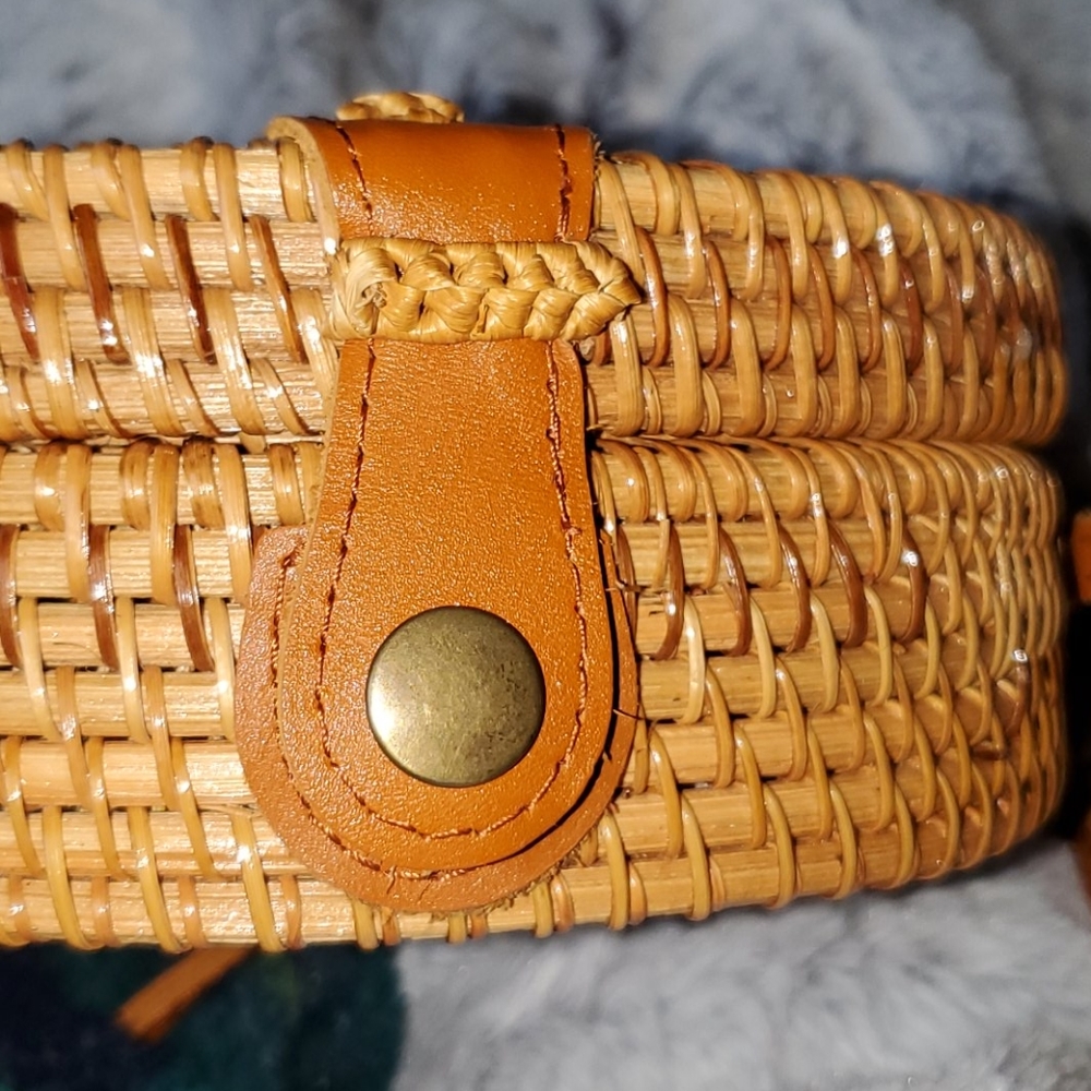 Hand Woven Basket Purse - Picture 5 of 8